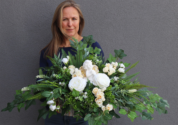 dekoracja nagrobna z figurką ceramiczną, Nemora White, wym.38x85cm