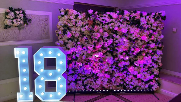 jednostronna ścianka kwiatowa, Maria Antonina wys.2m x szer.3m, wypożyczenie