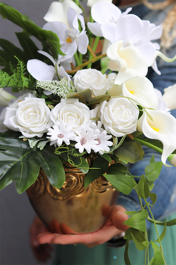 Kalle Biel, dekoracja nagrobna w złotym naczyniu