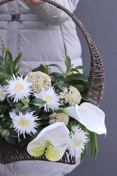 Aurelia Anturea, kompozycja nagrobna w koszu