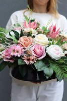 Helojza kompozycja nagrobna w naczyniu