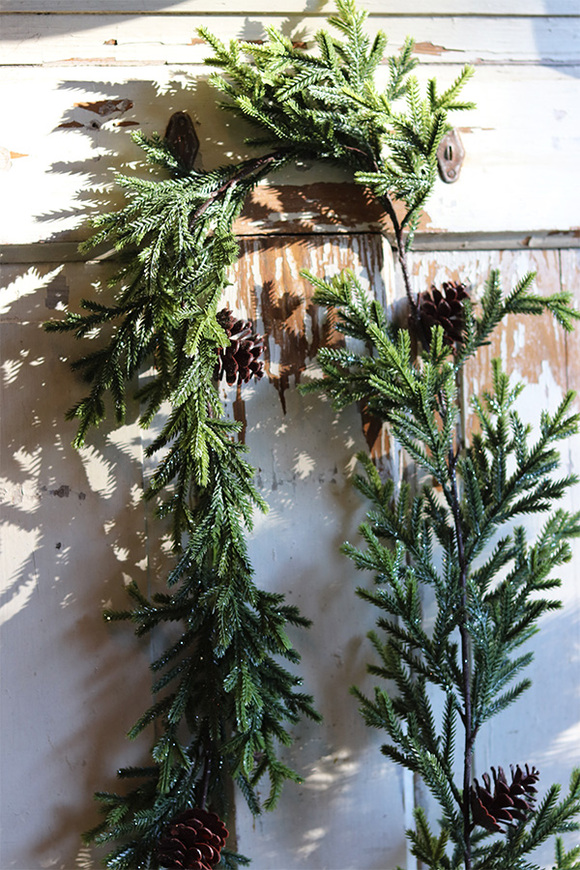 Gerava, girlanda zimowa z szyszkami