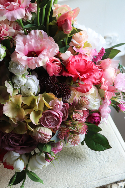 Abellisa, różowa kompozycja kwiatowa