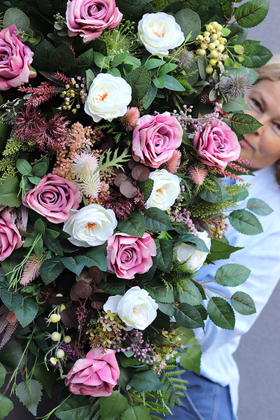 Barnea, różowo-biała wiązanka nagrobna