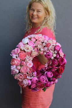 bogaty różowy wianek na drzwi, Delicja Gradia, śr.36cm 