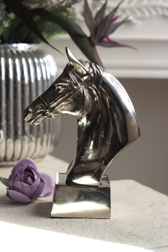 Horse, elegancka figurka koń