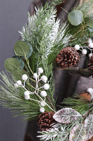 Frozen Time, zimowy wianek iglasty z szyszkami