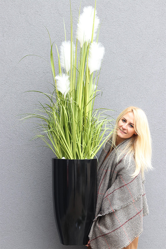 Jessica Grande Fiberglass Black, sztuczna trawa w czarnej donicy