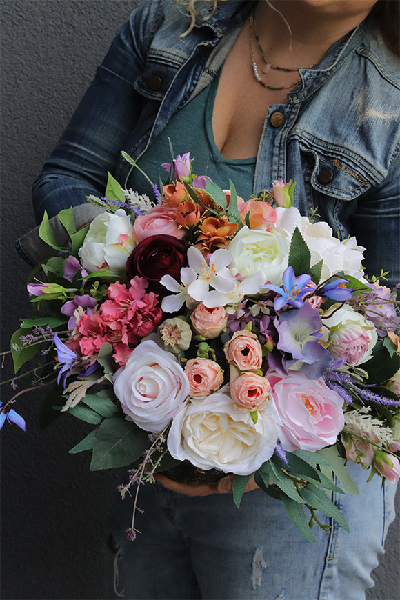 Ledita, kompozycja kwiatowa w pucharze