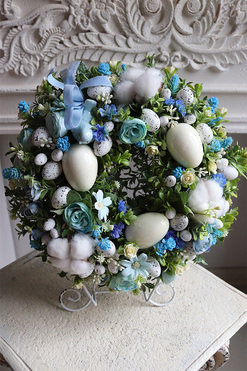 Blue Delina 2, elegancki wielkanocny wianek w błękitach, śr.30cm