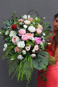 Kellla Laos, kompozycja nagrobna w srebrnej łódce, dł.90cm 