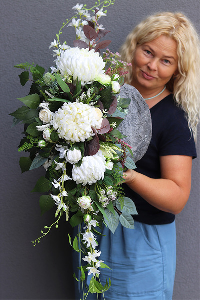 Srebrzysta Biel, dekoracja nagrobna na betonowej podstawie w kształcie serca, dł.90cm