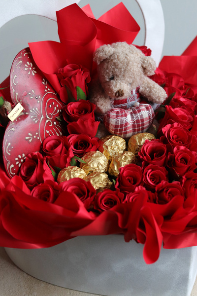 Teddy Chocolates, flowerbox z czekoladkami na walentynki