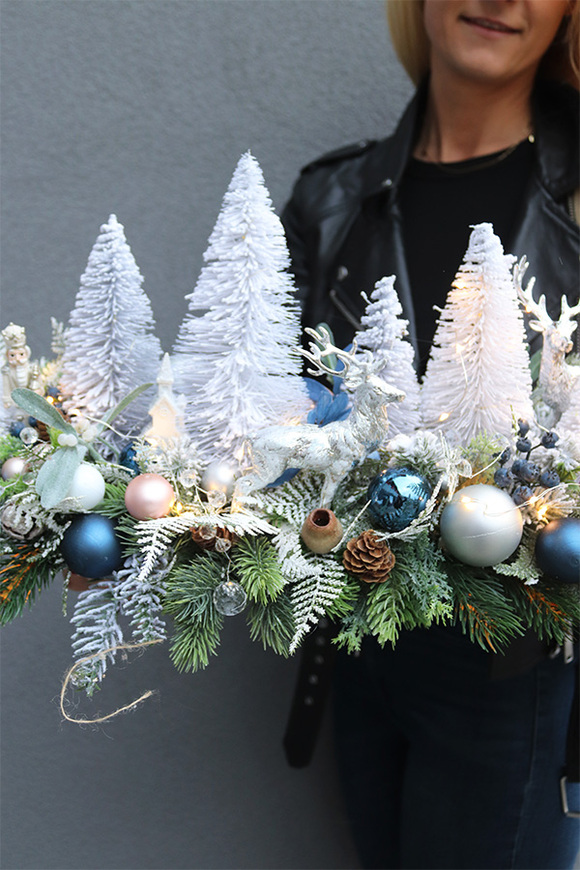 Blue Eveline, długi świąteczny stroik LED