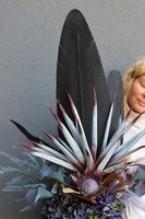 Mortario Violet Vinn, nowoczesny bukiet nagrobny w wazonie