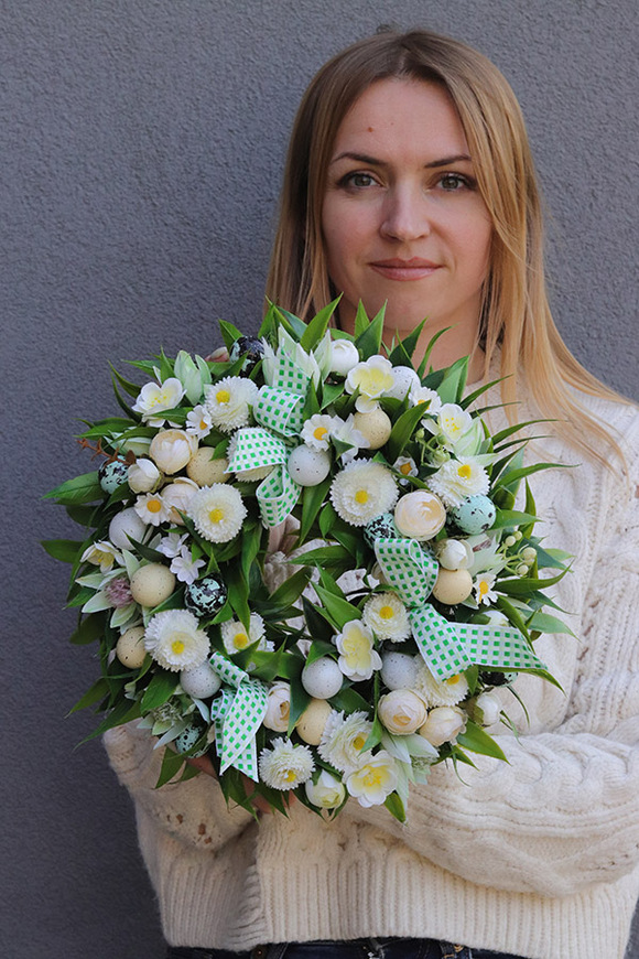 Grzęda, wiosenny wianek dekoracyjny z jajkami