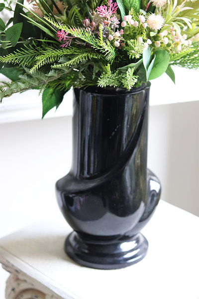 Herata, bukiet nagrobny w wazonie