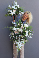 Rozalia White, kompozycja nagrobna w plastikowym naczyniu