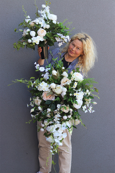 Rozalia White, kompozycja nagrobna w plastikowym naczyniu