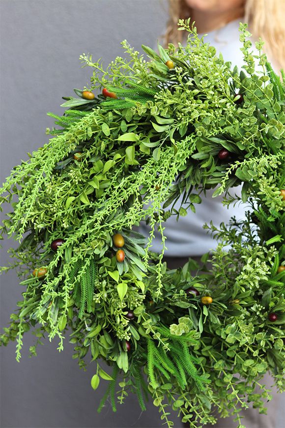 Oliwia, zielony wianek na drzwi