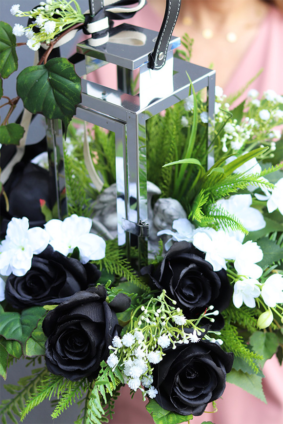 Angelo Garden White&Black, lampion nagrobny z kwiatami