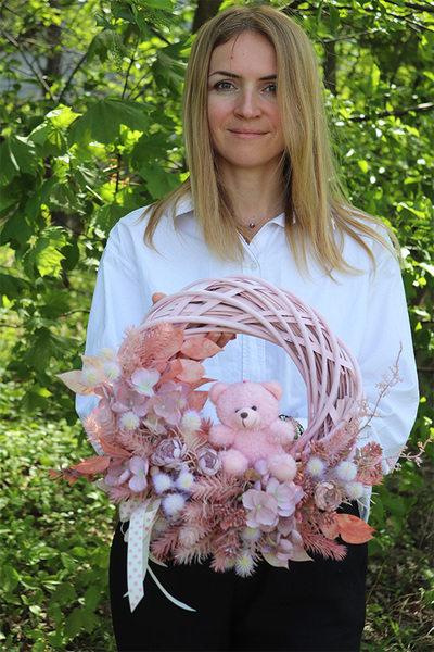 Teddy Pink Memorite, uroczy wianek z misiem