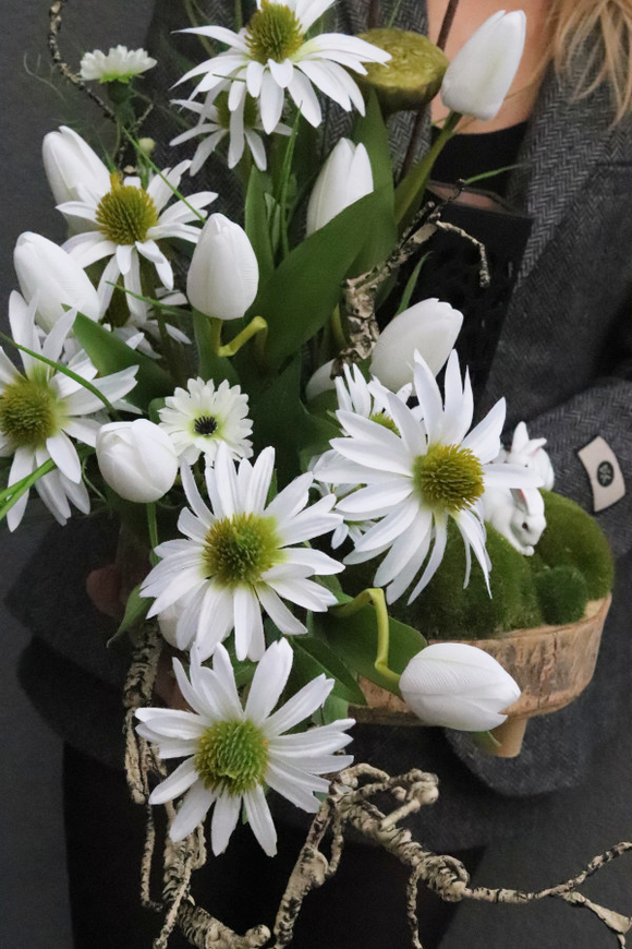 Easter Solar Wood, wielkanocna kompozycja nagrobna w misie