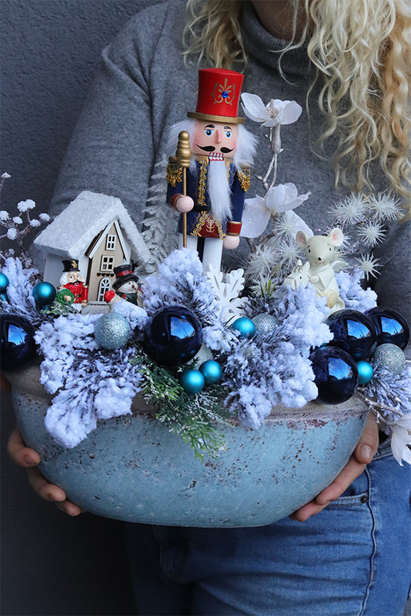 Nuts 2, świąteczny stroik z dziadkiem w naczyniu