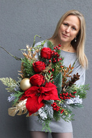 Red&Gold 2, świąteczny bukiet nagrobny we wkładzie