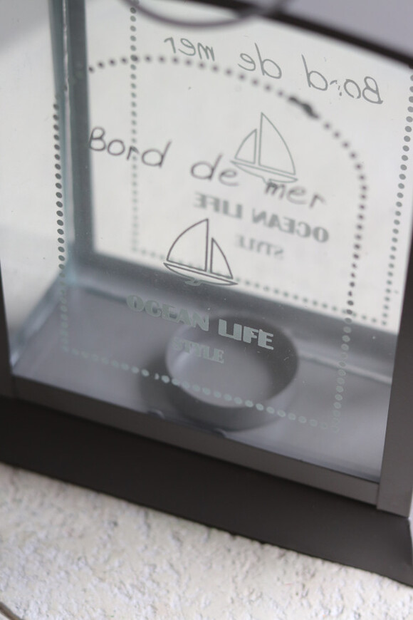 Bord de Mer, metalowy lampion z napisem