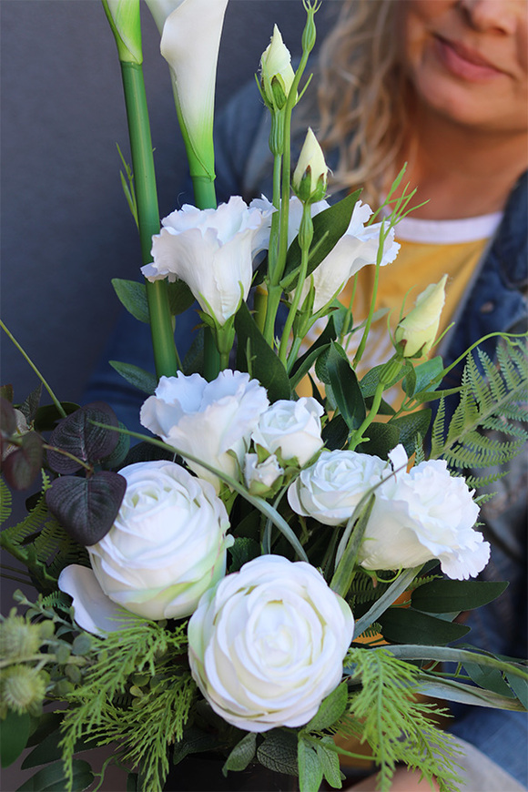 Lessuna, bukiet nagrobny z kallami