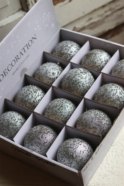 Silver Dew, błyszczące świąteczne bombki