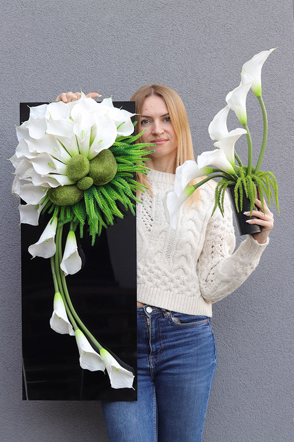 New Design Extra, dekoracja nagrobna na czarnej podstawie