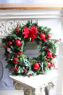 Apart Christmas Exclusive 2, świąteczny wianek z ostrokrzewem, śr.52cm