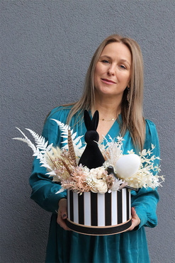 Beige Boho Big, wiosenny flowerbox z zajączkiem, wys.39cm