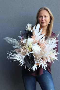 Mortario Glamour Silver, nowoczesny bukiet nagrobny we wkładzie, dł.55cm