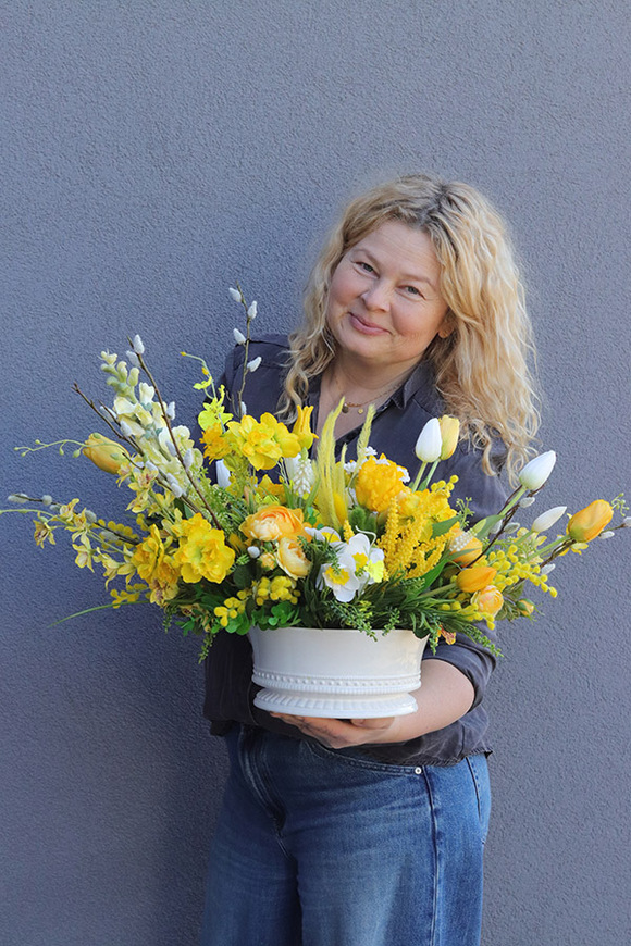 Amira Caroline, dekoracja kwiatowa na stół wielkanocny