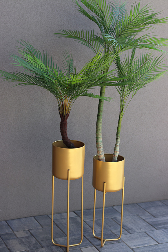 Exotica B, sztuczna palma w złotej donicy, wys.129cm 