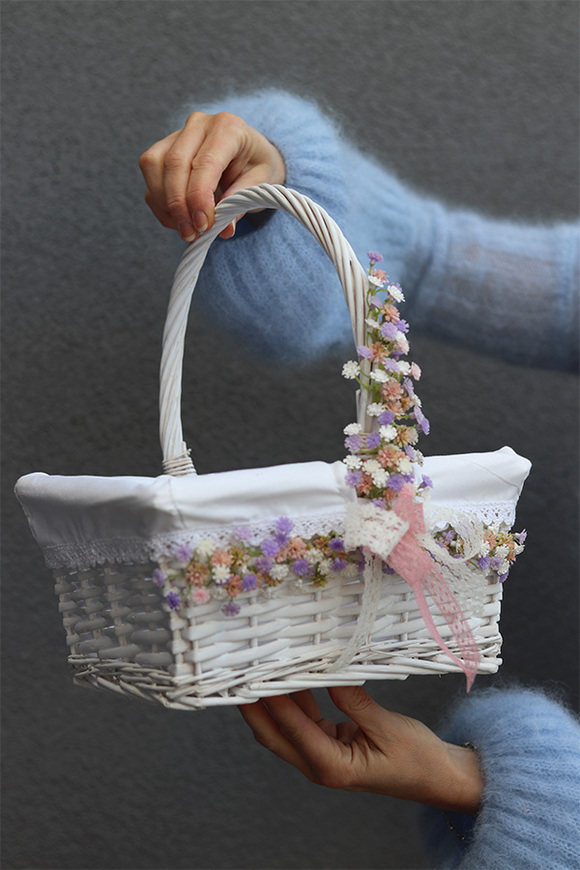 Kaszka Pastella Cottage 2, dekorowany koszyczek wielkanocny z serwetką