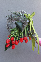 Red Tulips 2, dekoracyjny wianek tulipanowy	