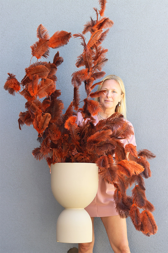 Rudy Piórpusz Moderno, kompozycja w metalowej donicy