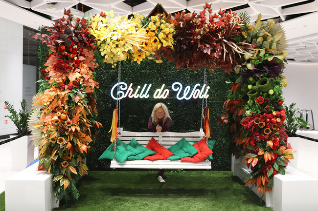 Jesień w Warszawie, dekoracja kwiatowa na konstrukcji