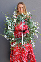 Biell, biały wianek do powieszenia na drzwi