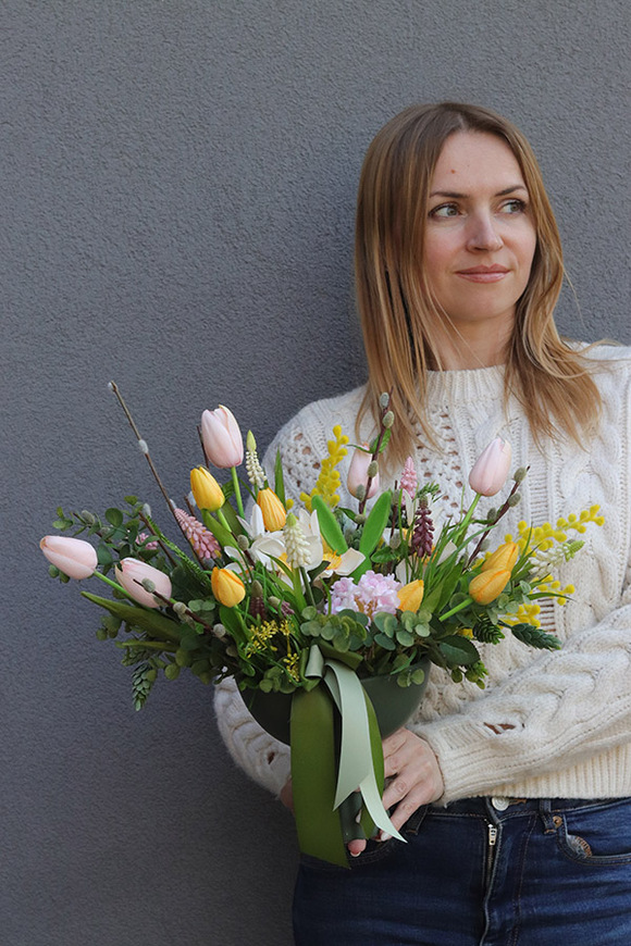 Leori Terise, wiosenna kompozycja w pucharze