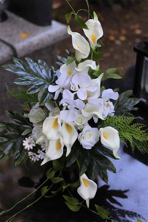 Kalle Biel, dekoracja nagrobna w złotym naczyniu