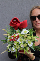 Daisy Dori, kompozycja kwiatowa w buciku