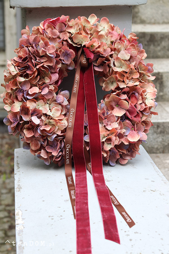 Hortensje Plum, wianek na drzwi z hortensji