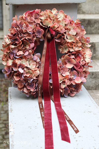 Hortensje Plum, wianek na drzwi z hortensji