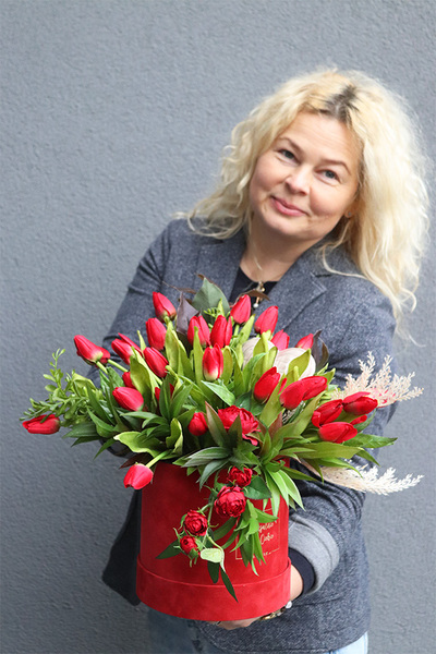 Red Spring, walentynkowy flowerbox z tulipanami