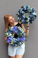  Caryca Blue Flowers, bogaty wianek na drzwi